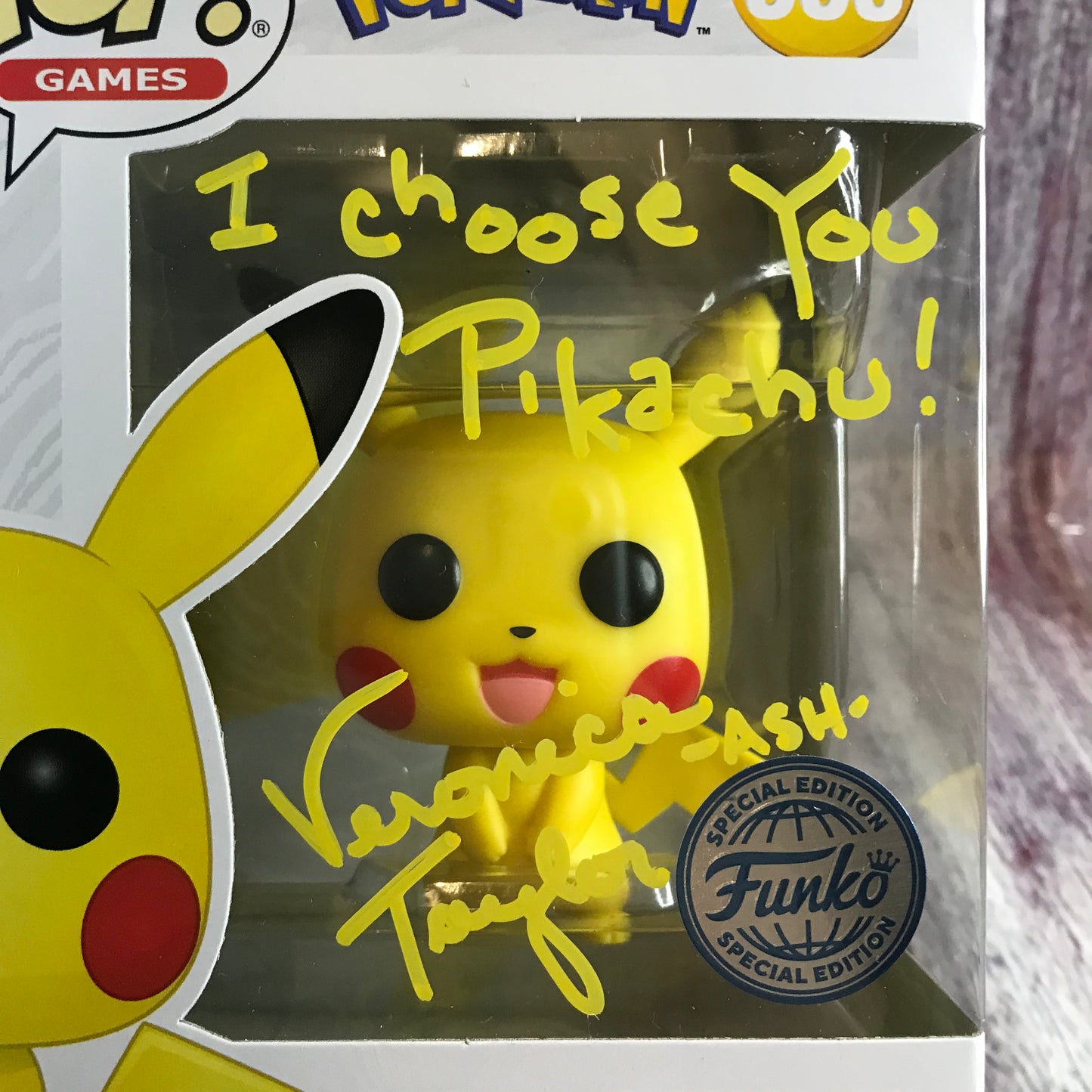 353 Signed Pokémon, Pikachu